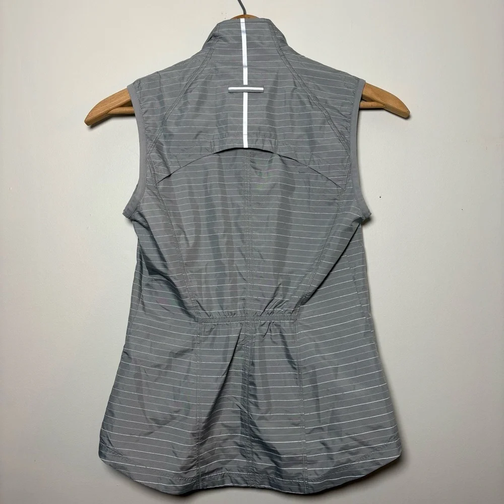 Athleta Jammin' Running Vest Reflective Lightweight Gray Silver Size XS